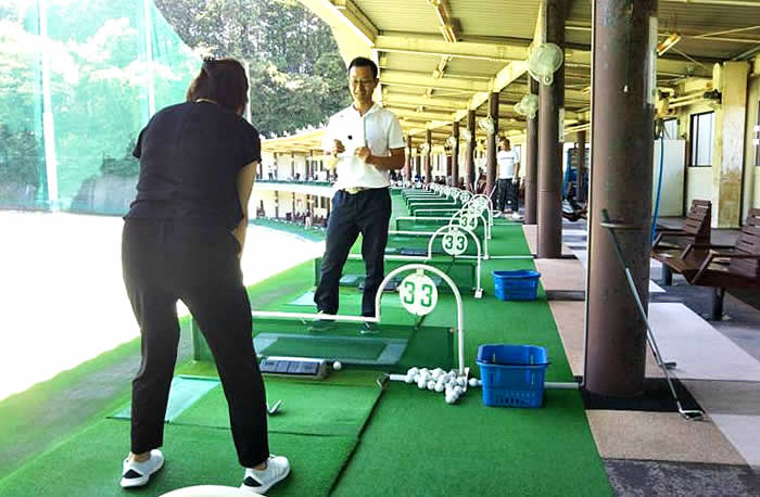 接遇・言葉遣いを学んでいるスタッフ